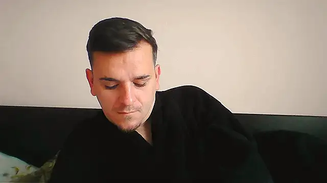 Snapshot of Huge_cock22cm chatting on 11/18/25, 07:44 Huge cock22cm online show from 11/18/25, 07:44