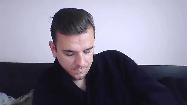 Snapshot of Huge_cock22cm chatting on 11/11/25, 09:15 Huge cock22cm online show from 11/11/25, 09:15