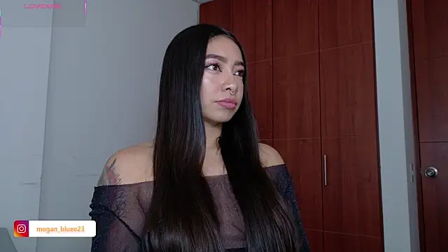 megan bluee23 online show from 12/18/25, 04:22