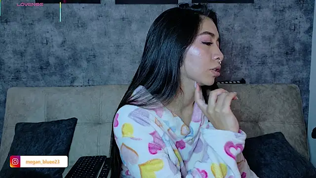 megan bluee23 online show from 04/13/26, 02:54