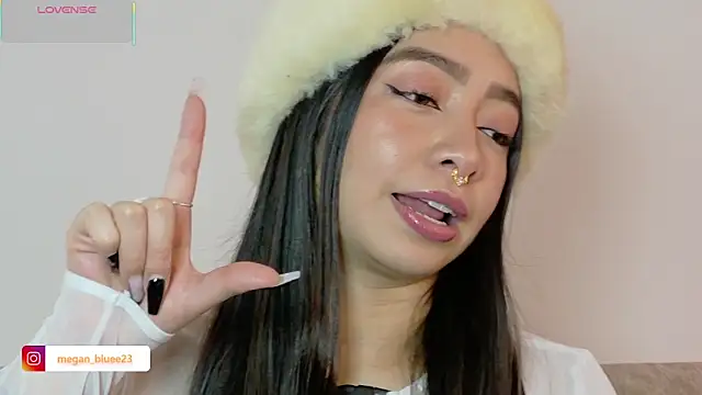 megan bluee23 online show from 02/27/26, 03:34