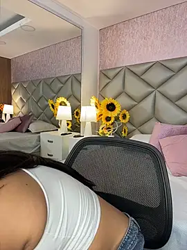 Brenda Garcia online show from 11/30/25, 12:17