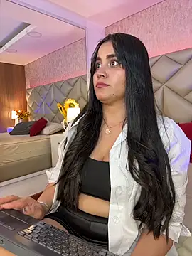 Brenda Garcia online show from 11/11/25, 08:36