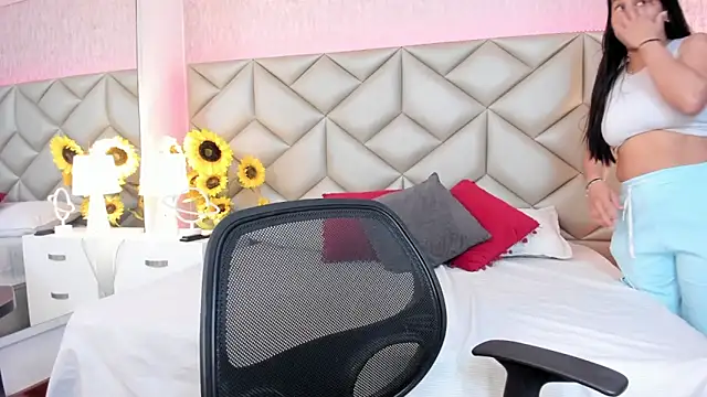 Brenda Garcia online show from 11/18/25, 08:12