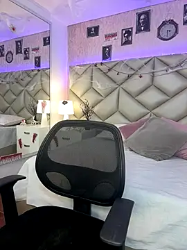 Brenda Garcia online show from 10/23/25, 08:18