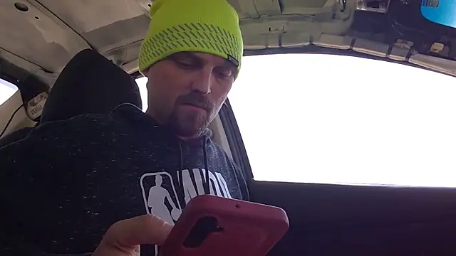 Snapshot of VitaminDrewFl chatting on 02/03/26, 04:01 VitaminDrewFl online show from 02/03/26, 04:01