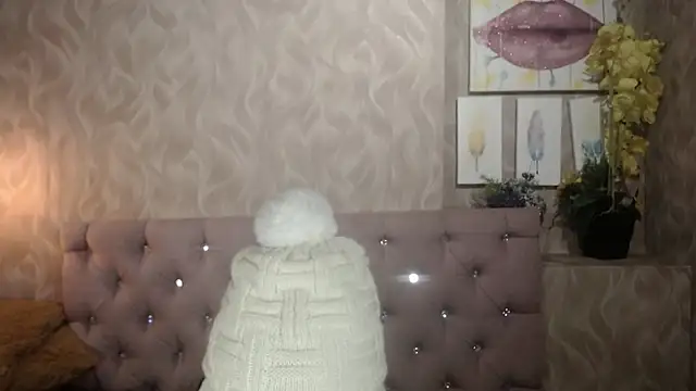 EmmaCowperr online show from 01/08/26, 04:29