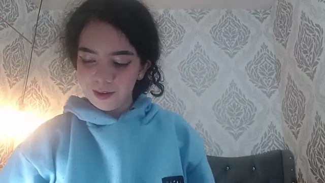 EmmaCowperr online show from 03/17/25, 11:53