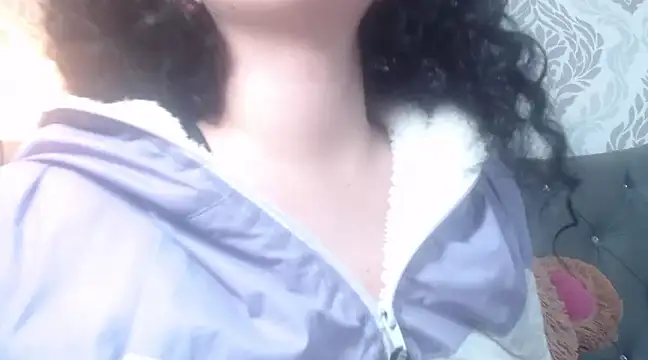 EmmaCowperr online show from 03/19/25, 03:29