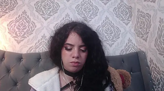 EmmaCowperr online show from 03/11/25, 06:30