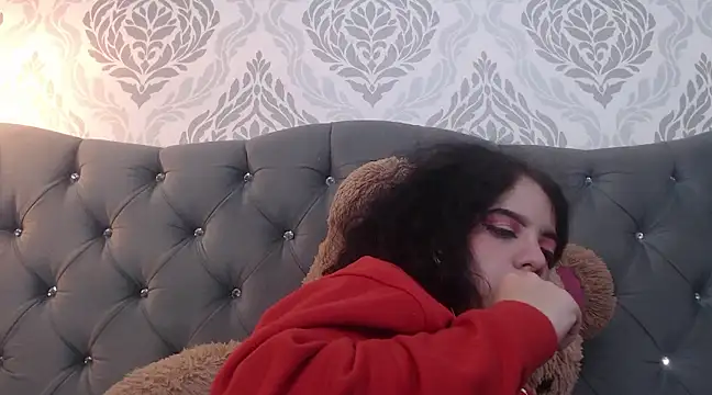 EmmaCowperr online show from 03/11/25, 12:00