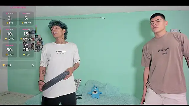 oliverhot2005 online show from 10/27/25, 03:24