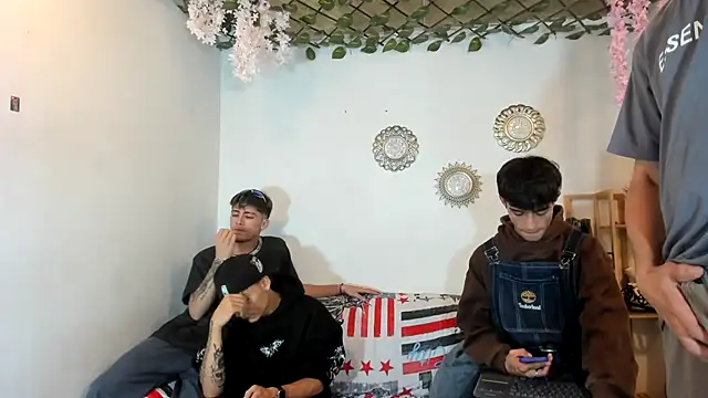 oliverhot2005 online show from 10/23/25, 08:29