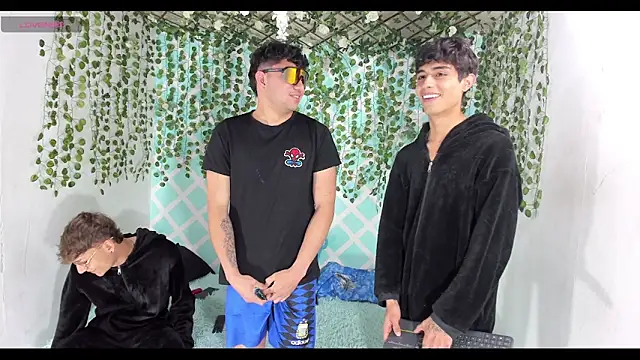 oliverhot2005 online show from 12/05/25, 07:45