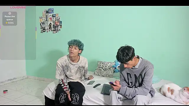 oliverhot2005 online show from 10/28/25, 07:02