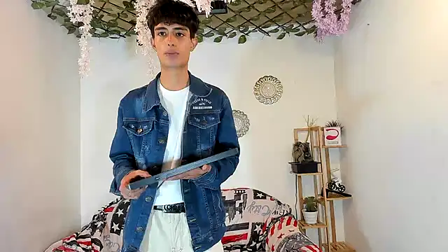 oliverhot2005 online show from 11/05/25, 10:02