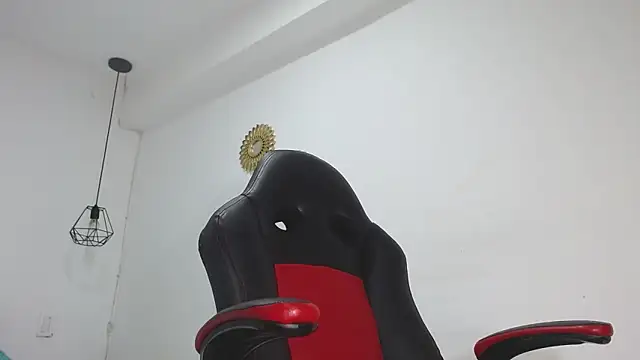 yulia-wolf online show from 04/15/26, 11:16