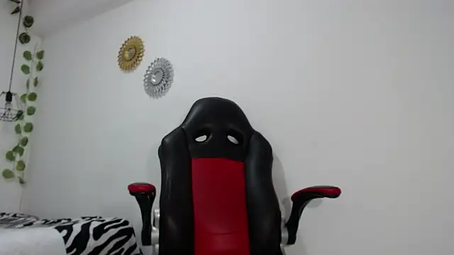 yulia-wolf online show from 02/07/25, 12:42