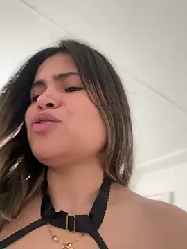 Snapshot of melanny10 chatting on 03/16/25, 12:22 melanny10 online show from 03/16/25, 12:22