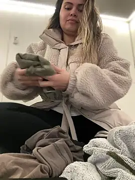 Snapshot of melanny10 chatting on 01/18/25, 03:27 melanny10 online show from 01/18/25, 03:27