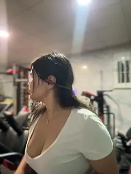 Snapshot of melanny10 chatting on 12/19/25, 06:38 melanny10 online show from 12/19/25, 06:38