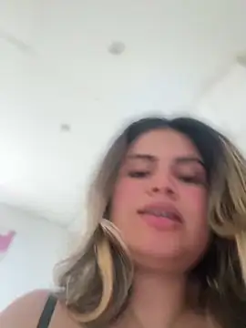 Snapshot of melanny10 chatting on 02/23/25, 02:35 melanny10 online show from 02/23/25, 02:35