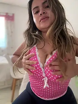 Snapshot of melanny10 chatting on 12/22/24, 08:27 melanny10 online show from 12/22/24, 08:27