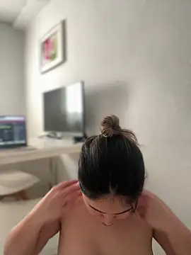 Snapshot of melanny10 chatting on 02/16/25, 03:38 melanny10 online show from 02/16/25, 03:38