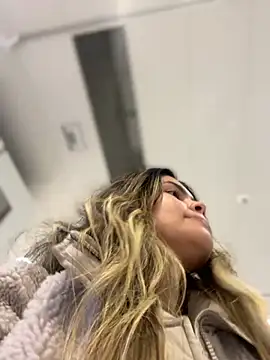 Snapshot of melanny10 chatting on 02/13/25, 12:43 melanny10 online show from 02/13/25, 12:43