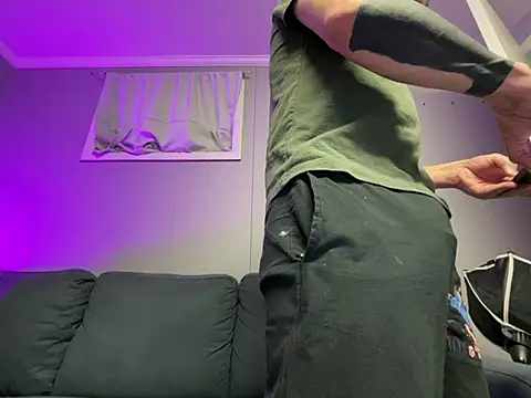 mouser21212 online show from 02/12/25, 05:16