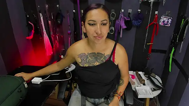 LucyStrike  online show from 10/23/25, 10:52