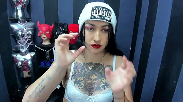 Snapshot of LucyStrike_ chatting on 01/31/25, 03:09 LucyStrike online show from 01/31/25, 03:09