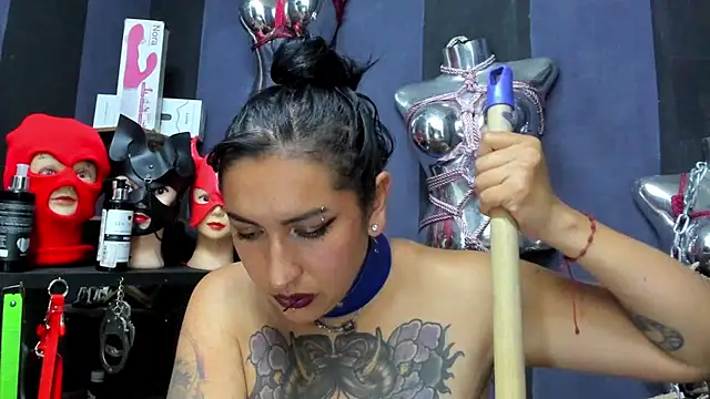 Snapshot of LucyStrike_ chatting on 03/01/25, 01:43 LucyStrike online show from 03/01/25, 01:43