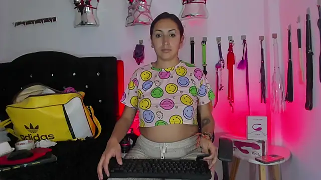 LucyStrike  online show from 11/04/25, 10:46