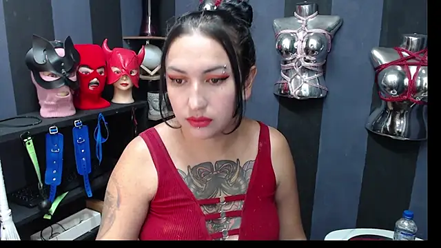 Snapshot of LucyStrike_ chatting on 01/20/25, 02:53 LucyStrike online show from 01/20/25, 02:53
