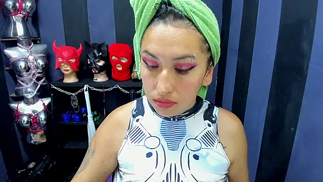 Snapshot of LucyStrike_ chatting on 02/01/25, 03:19 LucyStrike online show from 02/01/25, 03:19