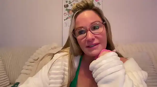 Snapshot of Milf_Goddess chatting on 03/09/25, 09:46 Milf Goddess online show from 03/09/25, 09:46