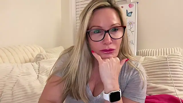 Snapshot of Milf_Goddess chatting on 09/15/25, 02:23 Milf Goddess online show from 09/15/25, 02:23