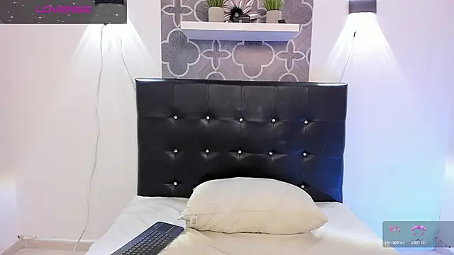 Snapshot of katybabyg chatting on 01/10/26, 12:44 katybabyg online show from 01/10/26, 12:44