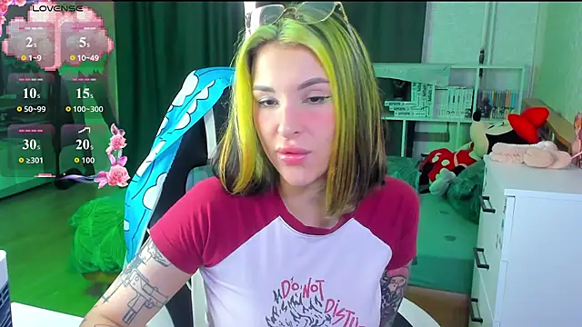 Snapshot of folinskayyya chatting on 07/18/26, 06:33 folinskayyya online show from 07/18/26, 06:33