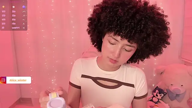 Snapshot of Alice_winter_ chatting on 11/12/25, 06:12 Alice winter online show from 11/12/25, 06:12