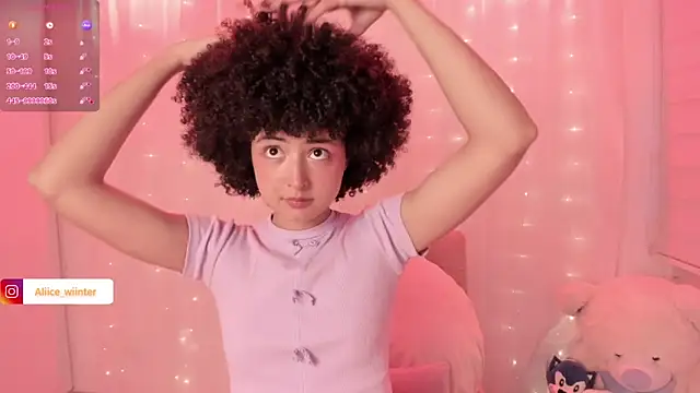 Snapshot of Alice_winter_ chatting on 11/17/25, 06:23 Alice winter online show from 11/17/25, 06:23