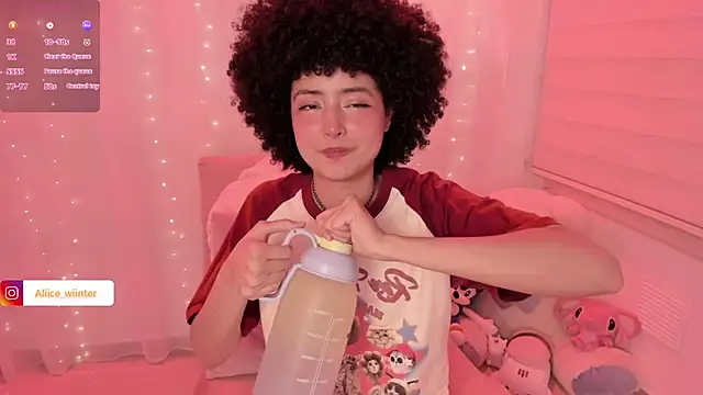 Snapshot of Alice_winter_ chatting on 11/06/25, 07:18 Alice winter online show from 11/06/25, 07:18