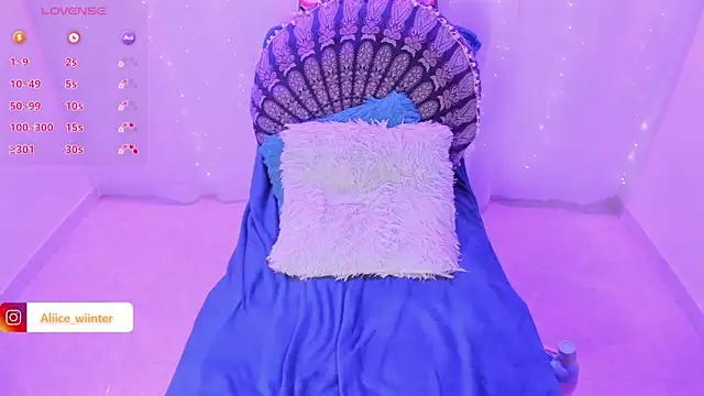 Snapshot of Alice_winter_ chatting on 03/19/25, 10:31 Alice winter online show from 03/19/25, 10:31