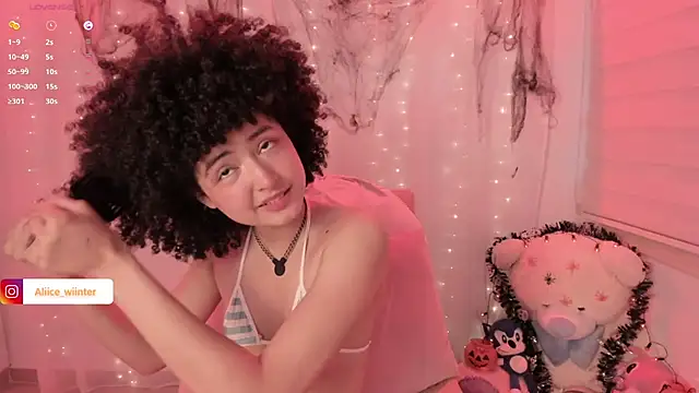 Snapshot of Alice_winter_ chatting on 10/23/25, 07:12 Alice winter online show from 10/23/25, 07:12