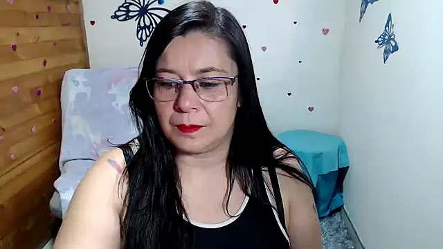 Snapshot of lilisa777 chatting on 10/04/25, 10:33 lilisa777 online show from 10/04/25, 10:33