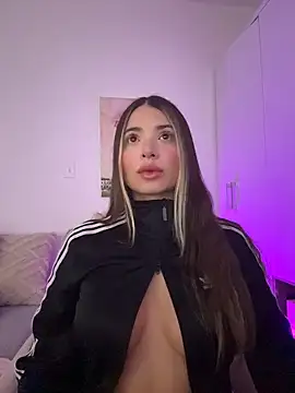 Snapshot of Ashleyjenner_ chatting on 03/06/26, 09:37 Ashleyjenner online show from 03/06/26, 09:37