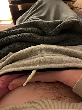 Snapshot of HannesDicks chatting on 12/14/24, 04:34 HannesDicks online show from 12/14/24, 04:34