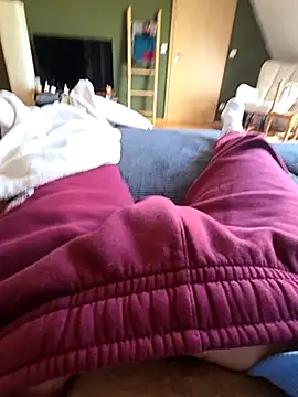 Snapshot of HannesDicks chatting on 10/26/25, 12:27 HannesDicks online show from 10/26/25, 12:27