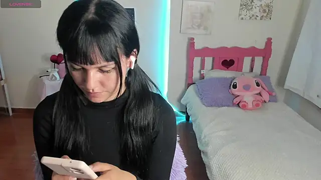 Snapshot of cute_roxy chatting on 02/27/25, 12:36 cute roxy online show from 02/27/25, 12:36